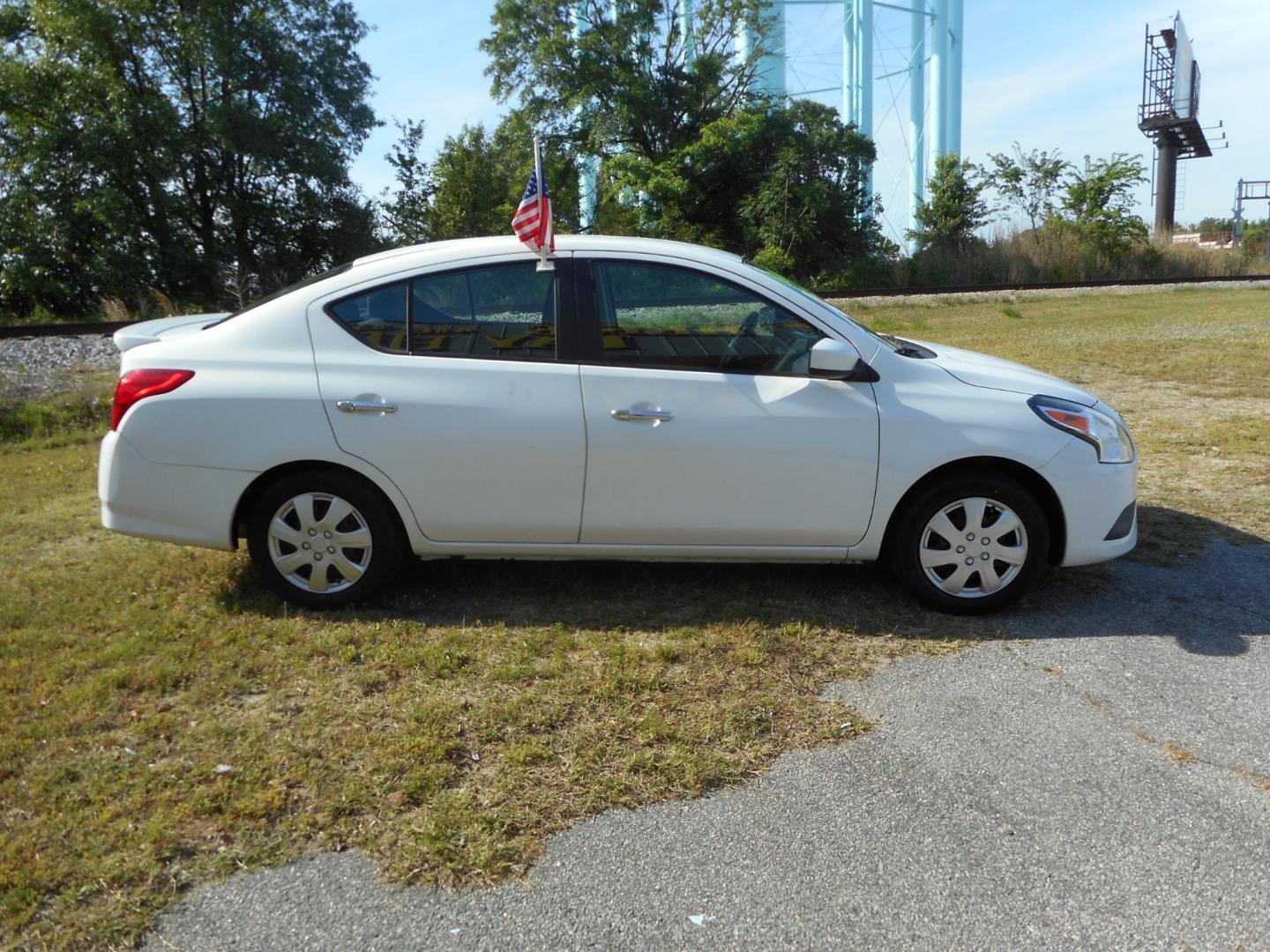 2016 White Nissan Versa (3N1CN7AP9GL) , located at 2553 Airline Blvd, Portsmouth, VA, 23701, (757) 488-8331, 36.813889, -76.357597 - Photo#4
